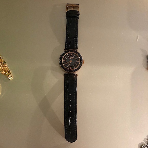 Versace versus watch - Picture 4 of 5